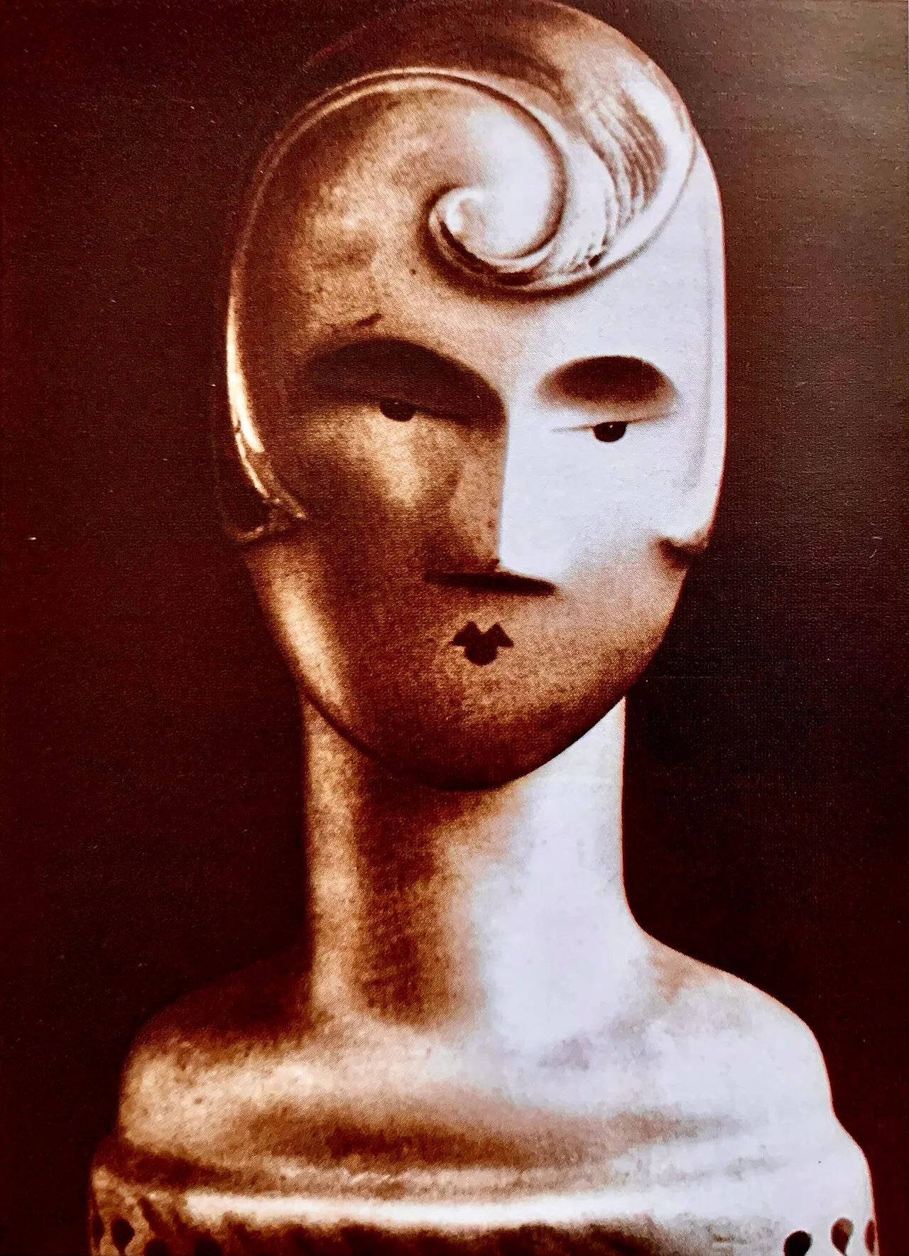 Primitivist influences – Bust for a shop window, anonymous Belgian artist (c. 1920), painted papier-mâché, private collection, Cologne, Germany