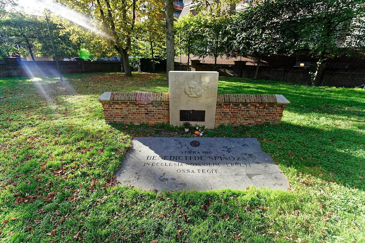 Spinoza's memorial plaque in the churchyard of the Nieuwe Kerk. When he was buried, no tombstone or plaque was prepared.