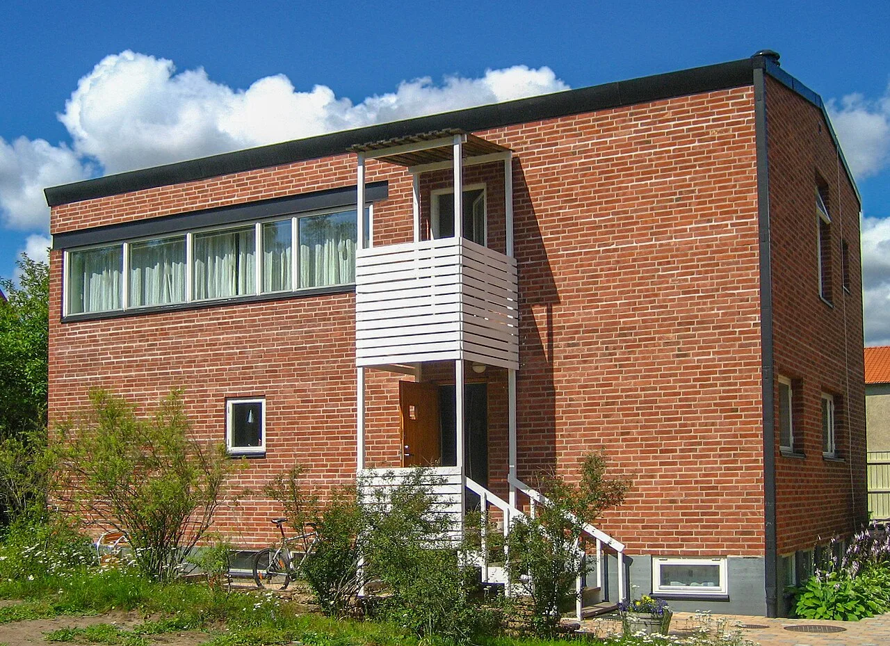 Villa Göth (1950) in Kåbo, Uppsala, Sweden. "New Brutalism" was used for the first time to describe this house.