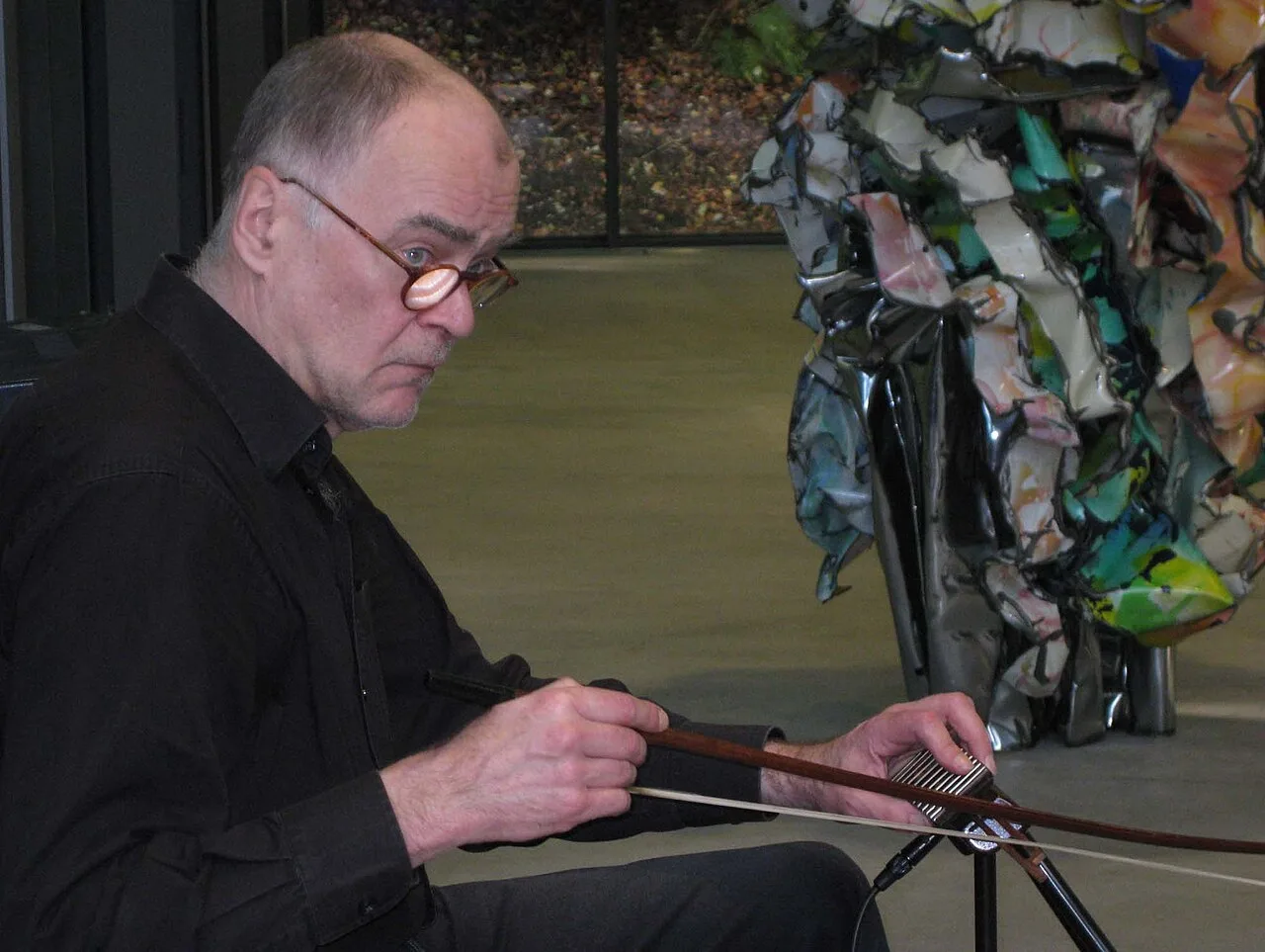 A daxophone being played by the inventor, Hans Reichel