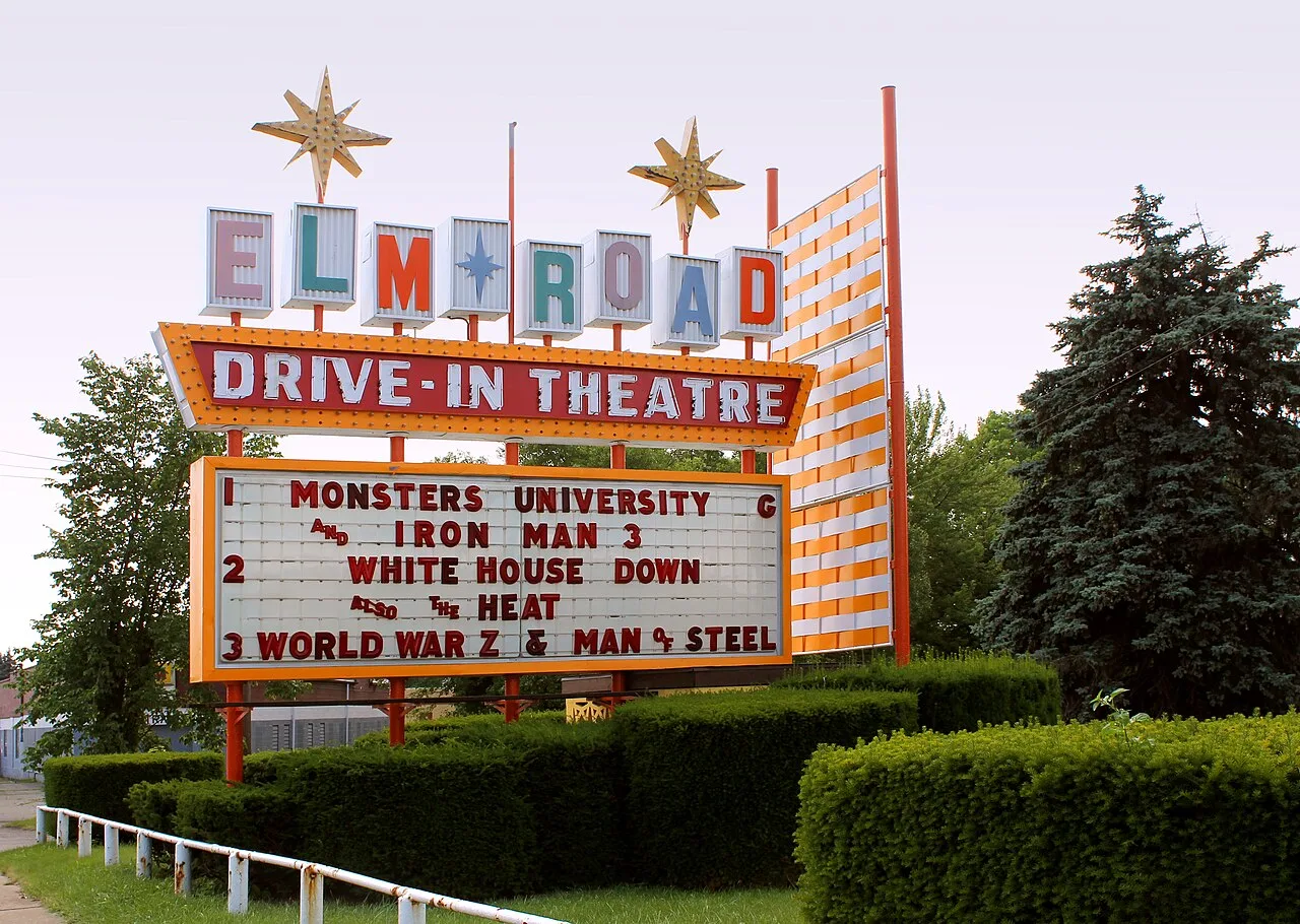 Classic Googie sign at Warren, Ohio drive-in