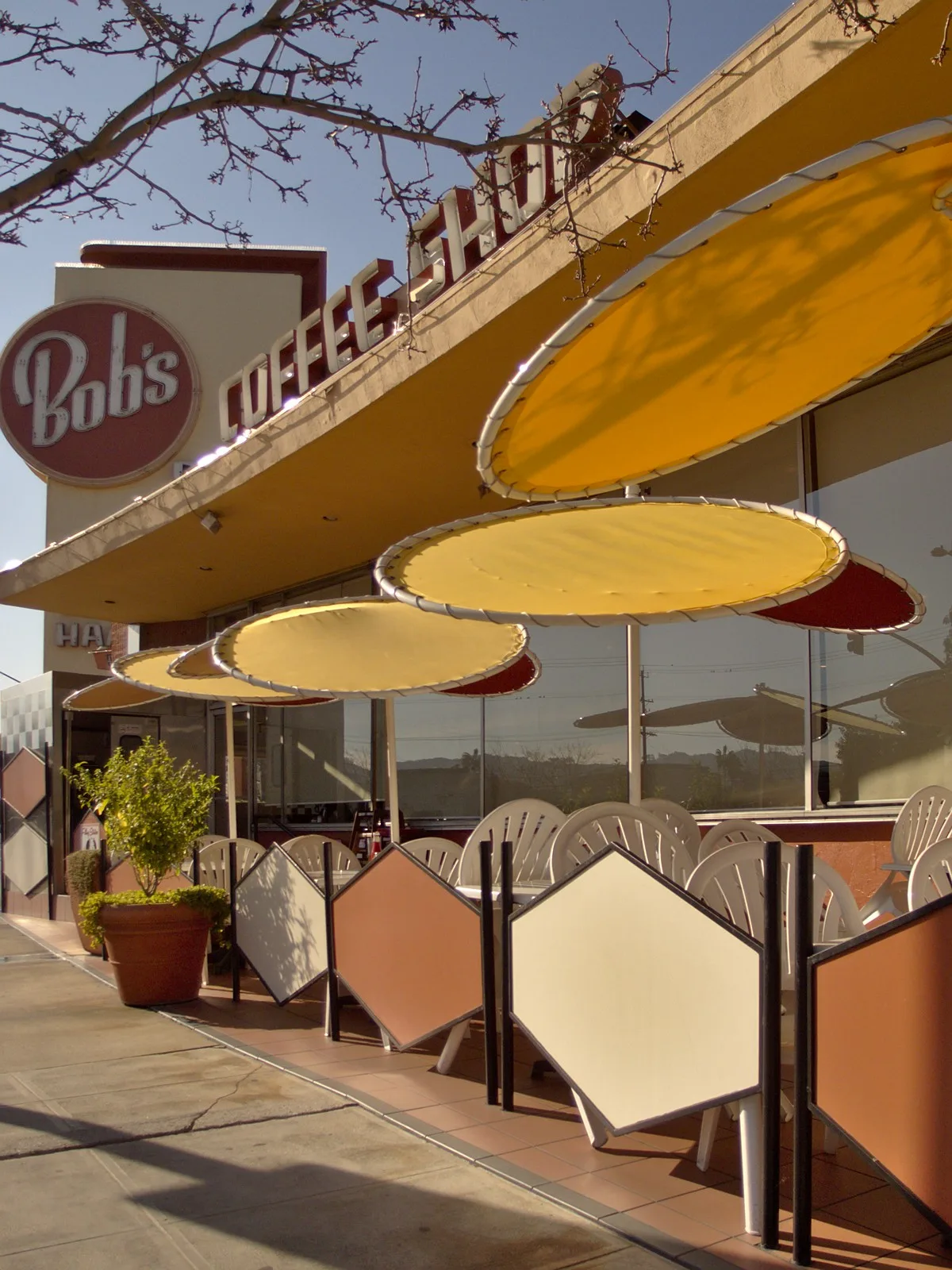 Patio tables at the Bob's Big Boy restaurant in Burbank, California[24]