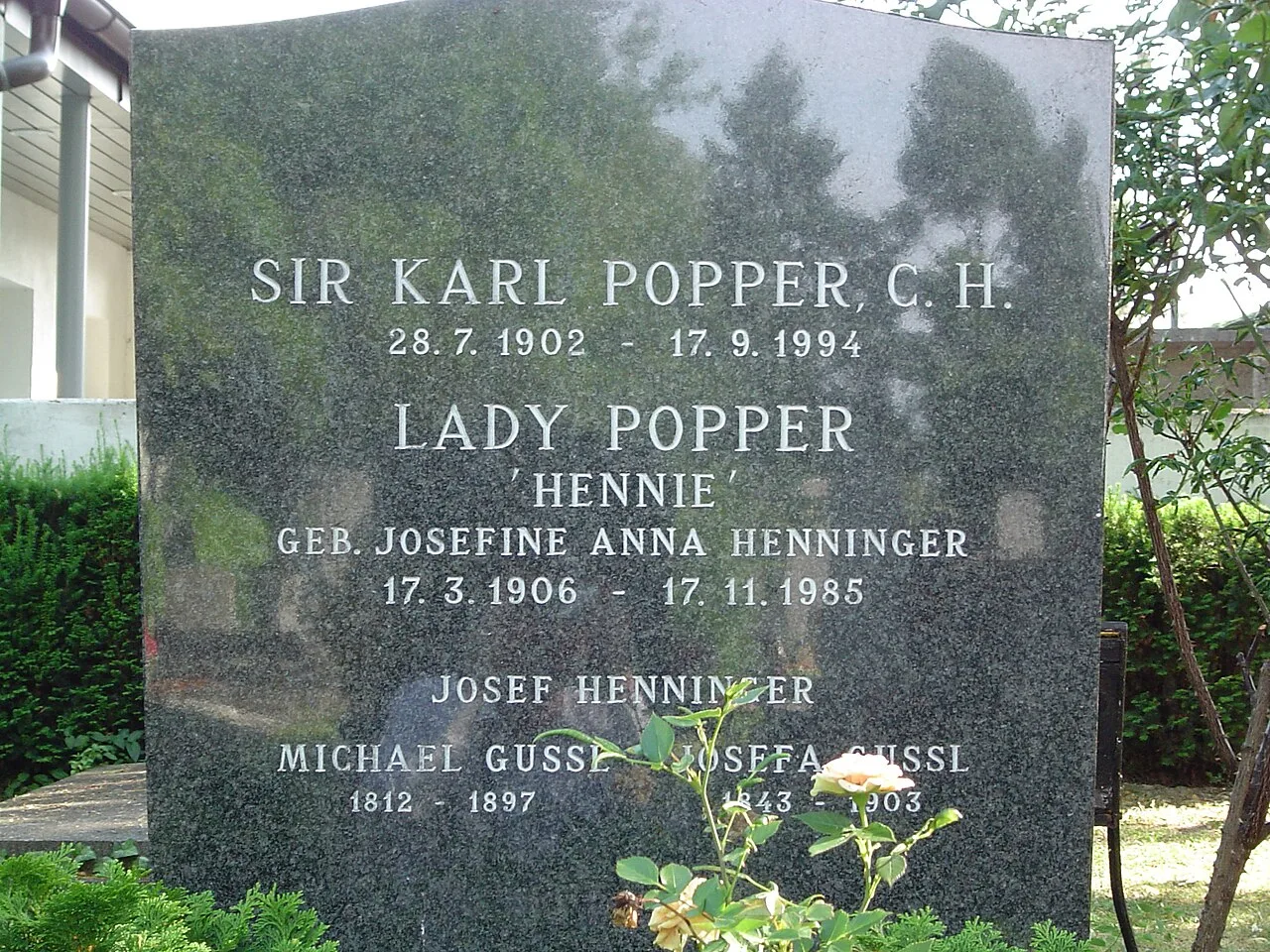 Popper's gravesite in Lainzer Friedhof [de] in Vienna, Austria